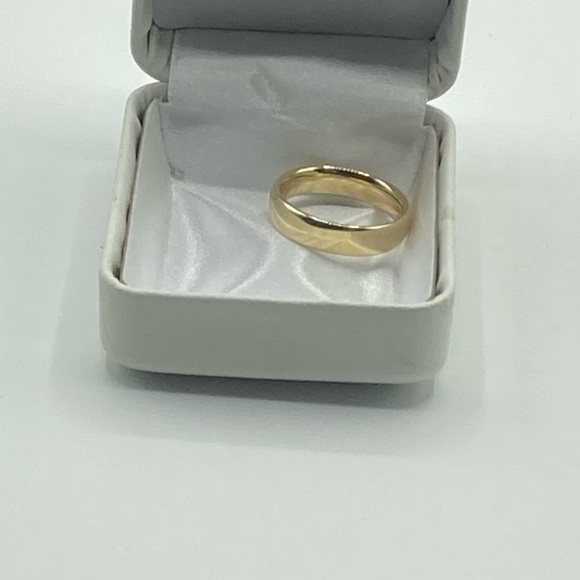 14k Yellow Gold 6mm Men’s Wedding Ring Mens Wedding Band Size 9 - Picture 1 of 6